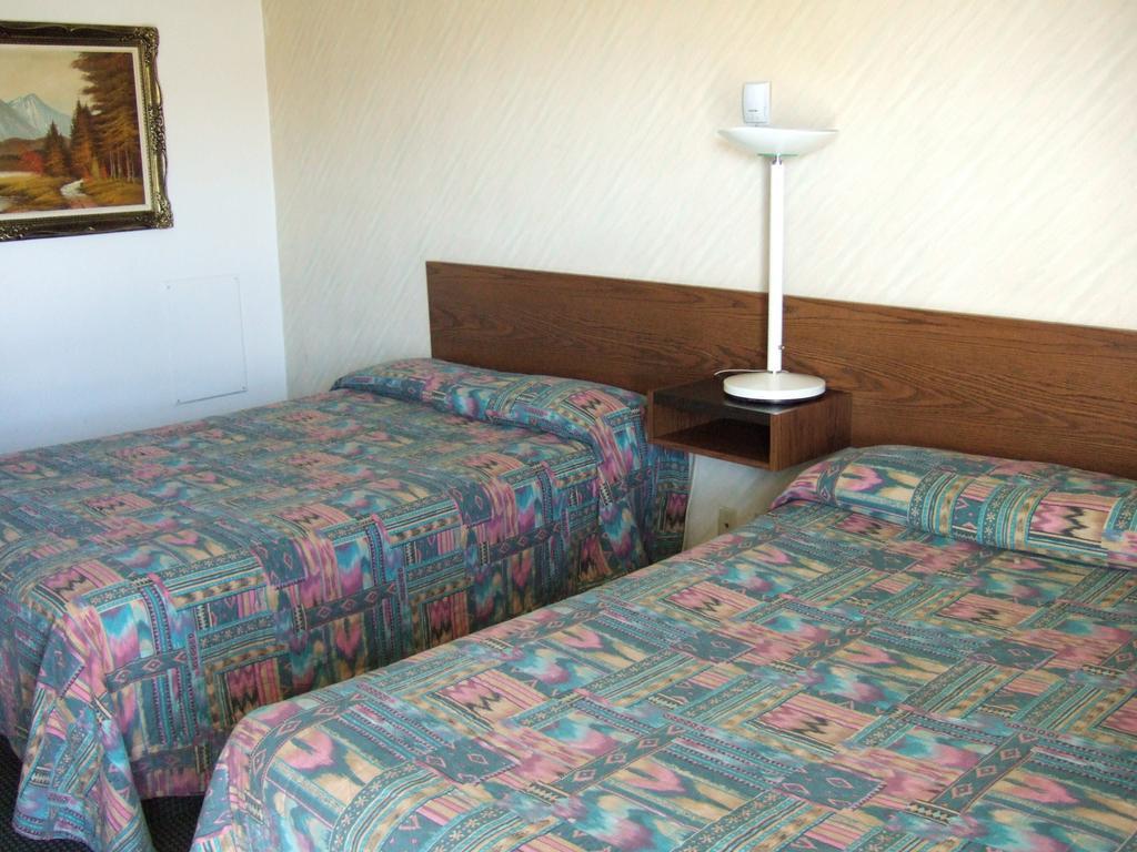 Vegreville Wild Rose Inn חדר תמונה