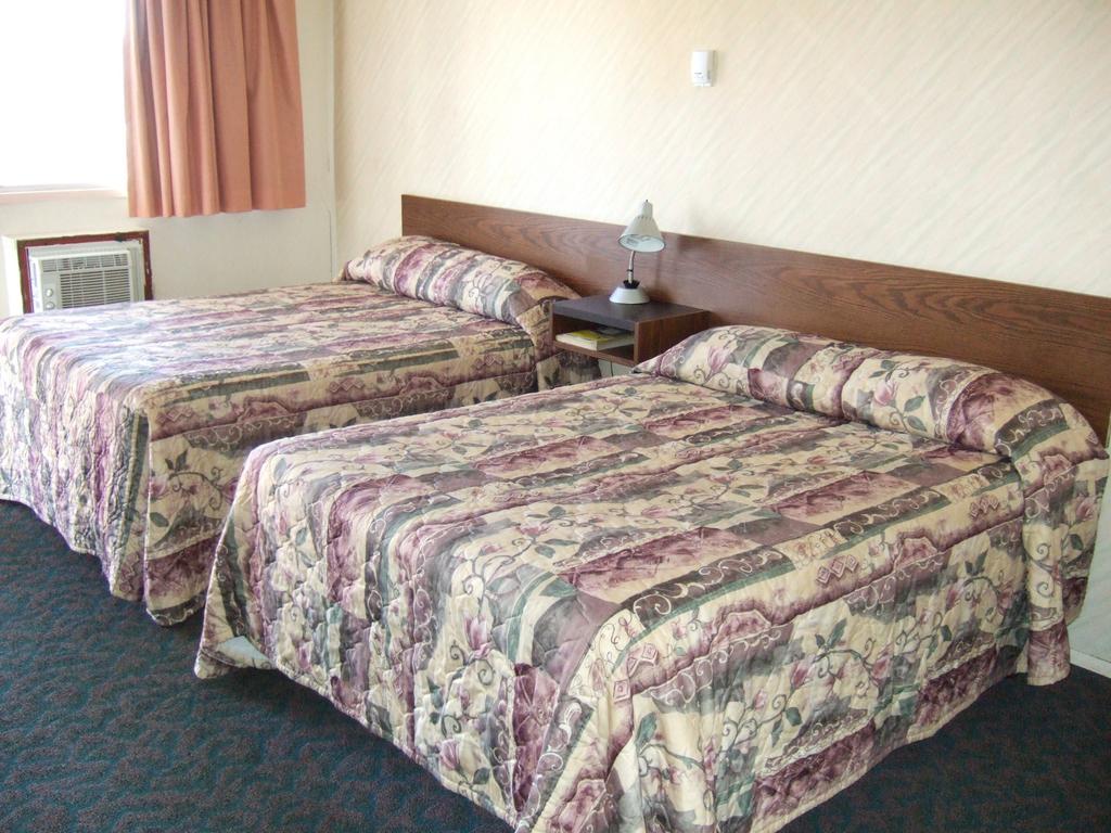 Vegreville Wild Rose Inn חדר תמונה