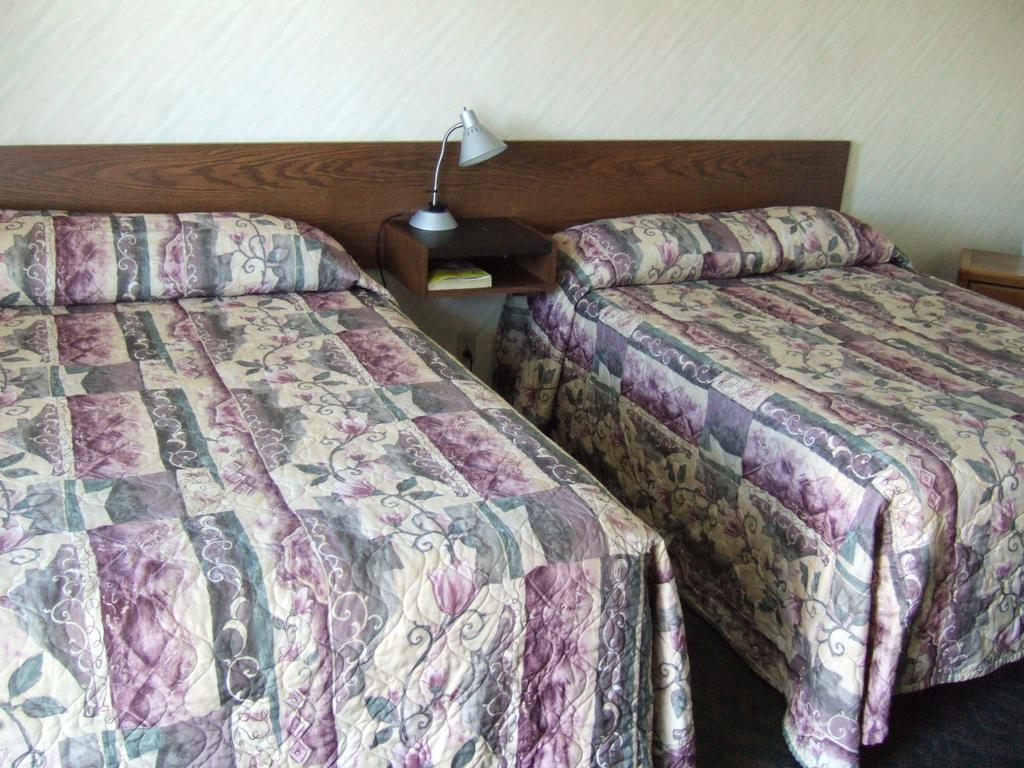 Vegreville Wild Rose Inn חדר תמונה