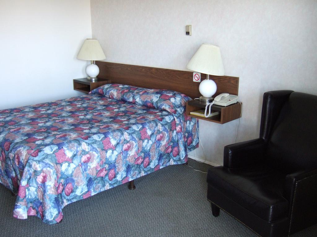 Vegreville Wild Rose Inn חדר תמונה